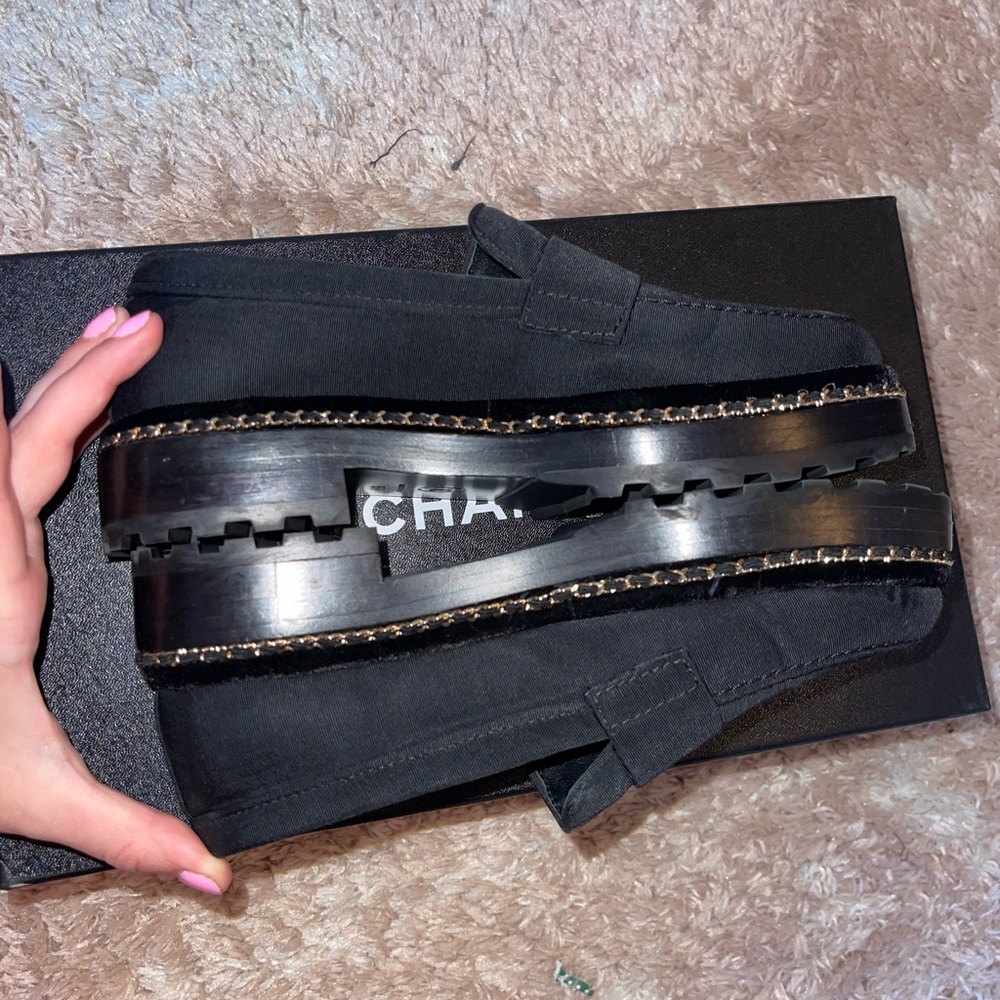 Beautiful Chanel loafers - Picture 2 of 10